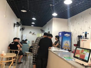 郴州職業(yè)技術學院后街旺鋪轉讓,合適早餐店 飲品 麻辣燙 眼鏡店 理發(fā)店 串串 鹵味小吃等